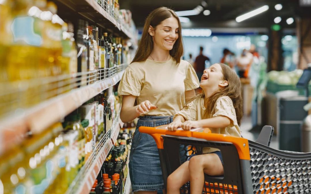 the-family-buys-groceries-at-the-supermarket-2022-06-03-04-19-25-utc